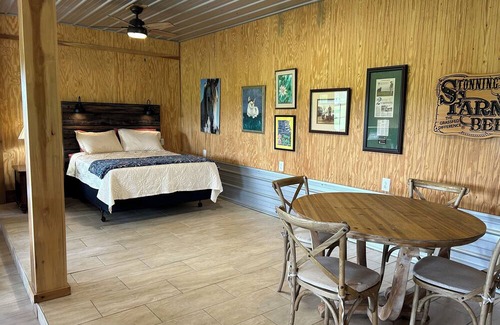 Perkinston House | Charming barn apartment located at Stonnington Farm in Perkinston.