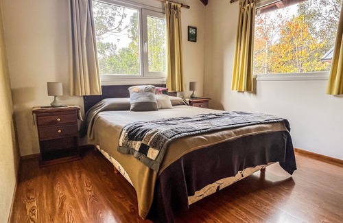 San Carlos de Bariloche Cabin | Charming cabin, steps from Lake Nahuel Huapi