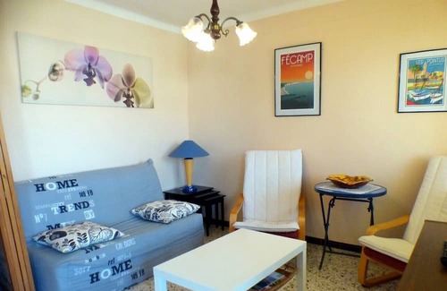 Six-Fours-les-Plages Apartment | Spacious family nest, a stone's throw from the sea