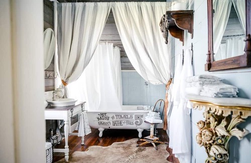 Burton Other | BNR Farmstead|The Farmhouse|15 min from Round Top!