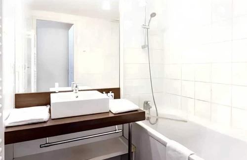 Chaveignes House | Homerez - Beautiful house for 6 ppl. with shared pool and terrace at Chaveignes