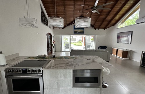 Cerro Plano House | Ocean front Luxury private home in Jaco Beach!