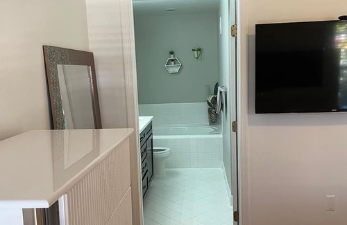 Baileys Crossroads House | Stunning & Luxurious Townhouse in Falls Church