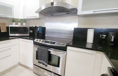 Bahamia West Condo | Gated Lux family size condo near beach w/boat dock, working station, pool, canal
