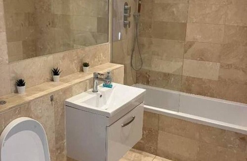 Epsom Apartment | Amazing 1bed Epsom High Street - 2 East St