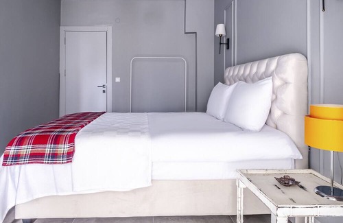 Bostanci Apartment | Vibrant Flat next to Bostanci Marmaray Station