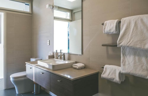 Pigeon Bay House | The Point - Luxury Holiday Home in Pigeon Bay