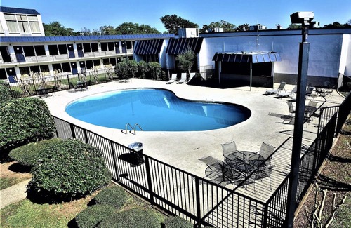 Laurel Hotel | Quality Inn & Suites