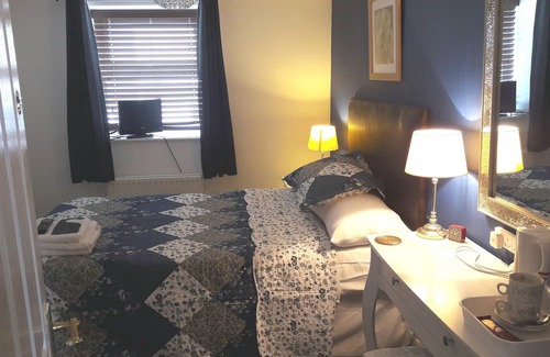Douglas House | Bed and Blueberry, Two Bedroom Suite