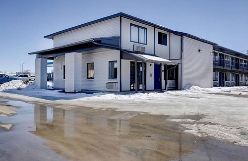 Rock Springs House | Ideal Mix of Comfort and Value! 3 Units with Free Parking, Pets are Allowed