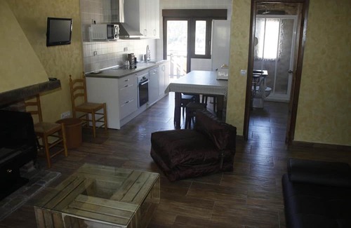 Cuevas del Valle House | Rural House 'Rural Las Pegueras' with Mountain View, Wi-Fi and Air Conditioning