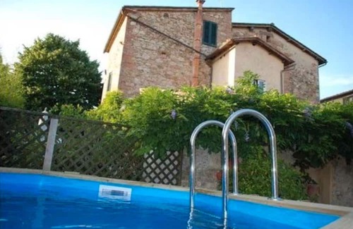 Vescovado Apartment | Apartment 'Il Caminetto - Antiche Dimore' with Shared Pool, Wi-Fi and Air Conditioning