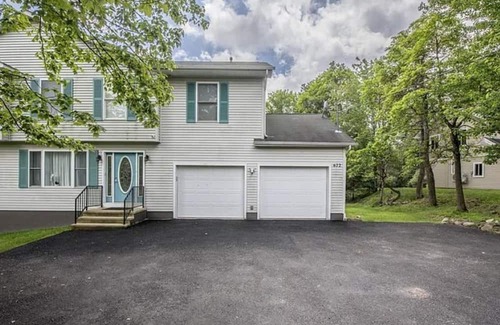Long Pond House | Beautiful 5BR Pocono Getaway - Fire Pit, Game Room