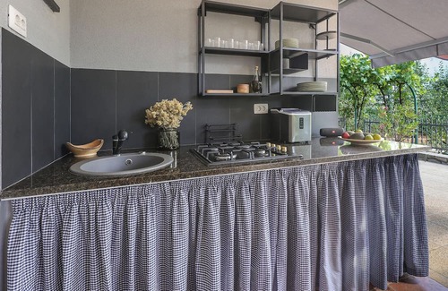 Veli Brgud House | Lovely home in Jurdani with sauna