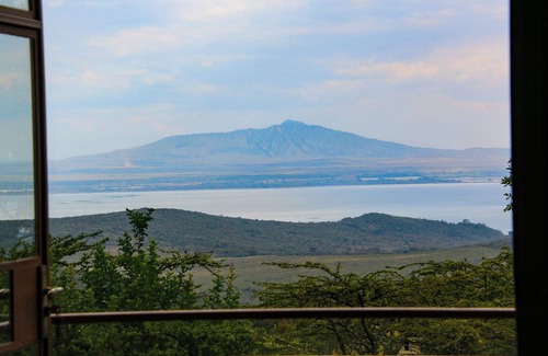 Naivasha House | The Butterfly - Elegant Lake Naivasha Retreat with Sauna, Games & Stunning Views