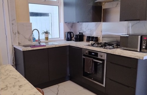 Old Trafford House | The Mancunian Pride Near United Stadium-4 BR Family house