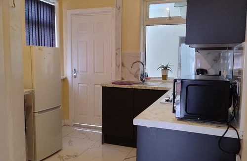 Old Trafford House | The Mancunian Pride Near United Stadium-4 BR Family house