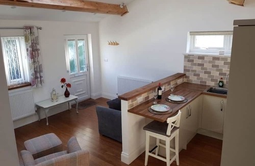 Chorlton-by-Backford Cottage | Charming Contemporary Cottage in Saughall – Minutes from Chester