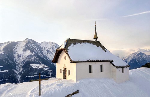 Bettmeralp Apartment | The Bettmeralp lies high above the Rhone Valley on the Great Aletsch Glacier at