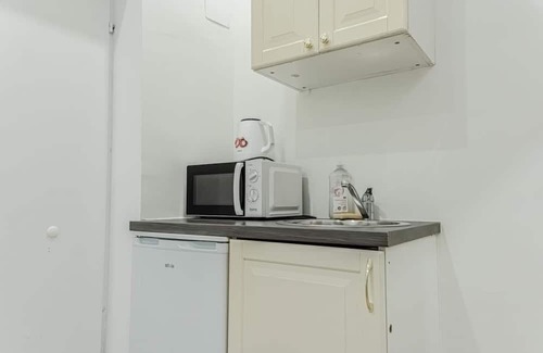 Mariahilf Hotel | Affordable and Beautiful Room Near Hauptbahnhof