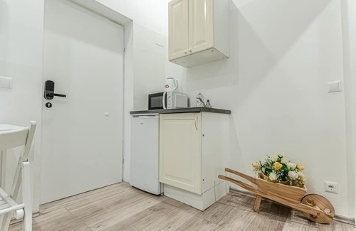 Mariahilf Hotel | Affordable and Beautiful Room Near Hauptbahnhof
