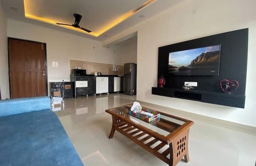 Arpora Villa | Hi5 Stays SEaRENITY Chic 2BHK with pool North Goa