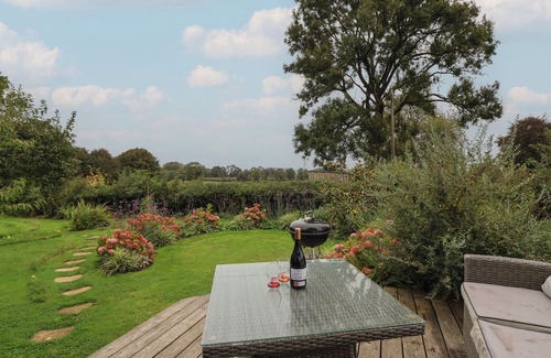 Zeals Cottage | THE BOTHY, pet friendly, with open fire in Mere