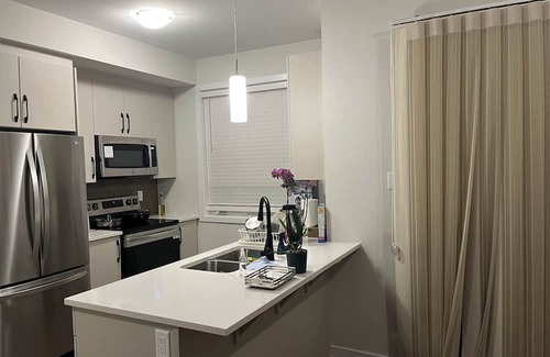 Ottawa Division House | Room in Ottawa close to the airport