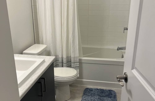 Ottawa Division House | Room in Ottawa close to the airport