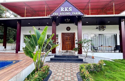 Amarnath Villa | Romantic Jacuzzi Villa By RKS - The Studio Farm