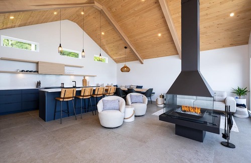 Petite-Riviere-Saint-Francois Ski Chalet | Mer et Mont 1223: Spa & River Views Near Le Massif