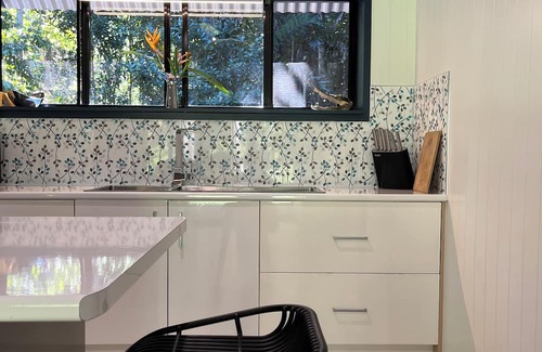 Thornton Beach House | beach over road, rainforest, cassowary, goanna , beach cafe, king bed , air con