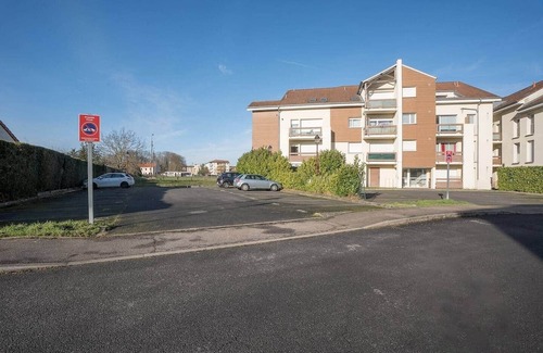 Woippy Apartment | Le Cookie - 4 pers' - 2 beds - Station 50m - Garage