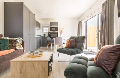 Saint-Lo Apartment | Comfortable mobile home in Saint-Lô, private terrace, pets allowed