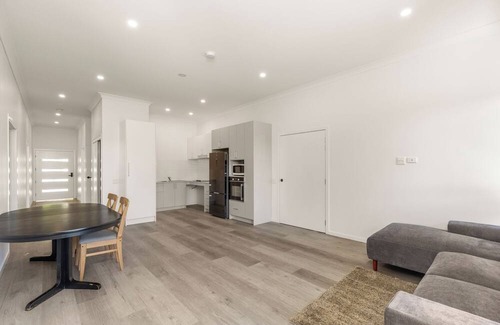 Goodna House | 5 Guest 3 Bed,3 Bath Free Parking, wifi, patio