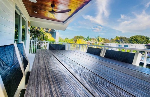 Tavernier House | 2 Bedroom Updated Canal Home