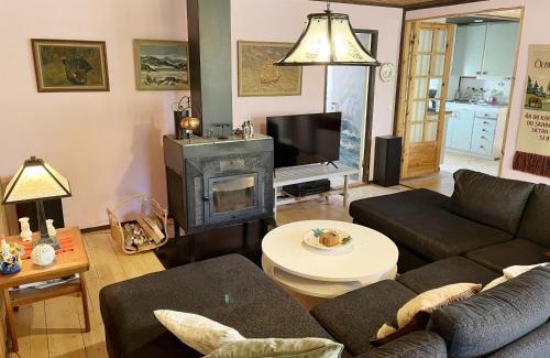 Monsteras House | Cozy cottage on Okno near nature