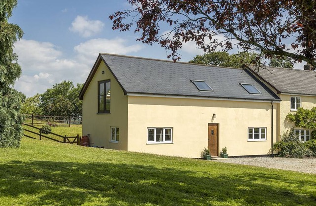 North Leigh Barn - a mkt - marketing that sleeps 4 guests in 2 bedrooms