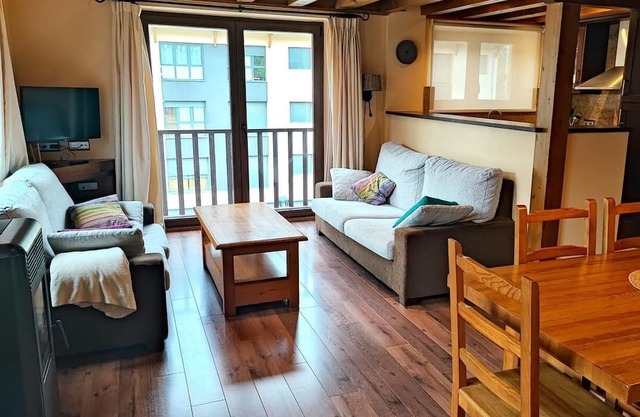 La Molina VII - Three Bedroom Apartment, Sleeps 6