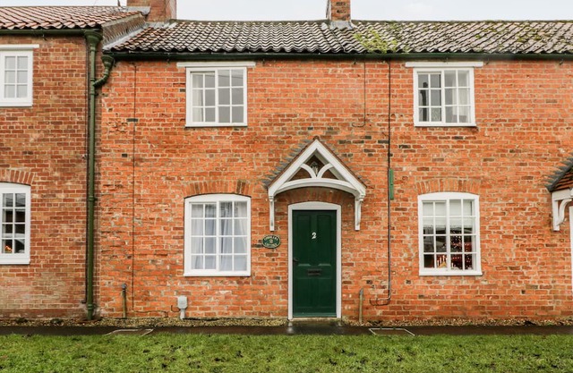 COBBLERS COTTAGE, country holiday cottage in Market Weighton