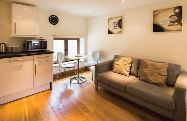 7b Ashbrook Mews Summ