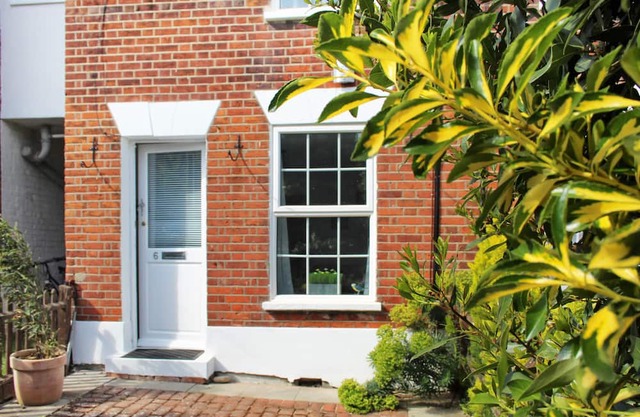 Cosy✔Conv✔Quiet✔Fast-WiFi✔Patio✔Pets✔Train✔Fab-Pub✔