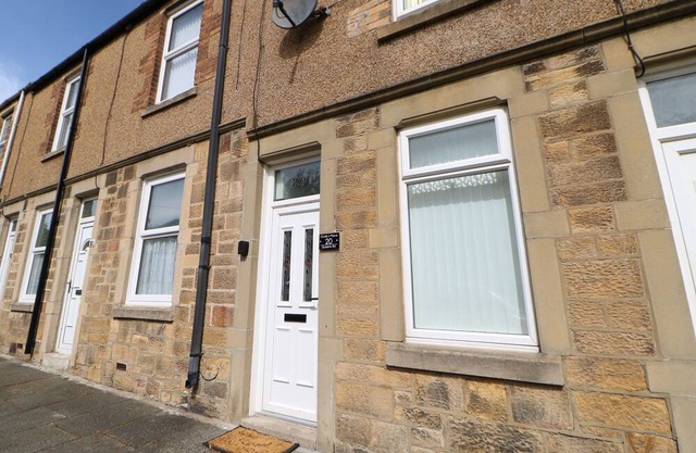 CICELY'S PLACE, pet friendly, country holiday cottage in Newcastle