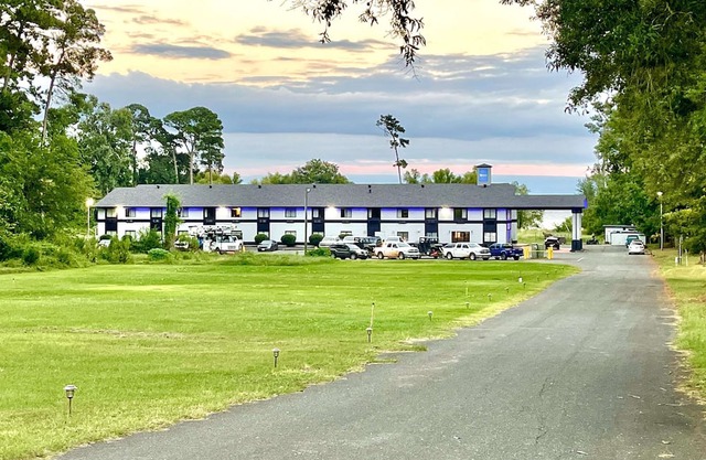 Rodeway Inn & Suites