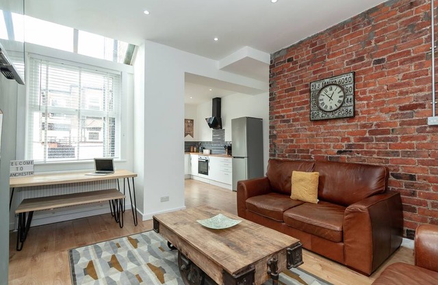 Park House - Modern 3 Bedroom House Near Manchester City Centre
