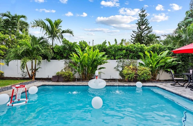Oasis Backyard With Heated Pool Oakland Park