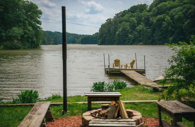 Lake Front Cabin Peaceful hot tub and Fire pit