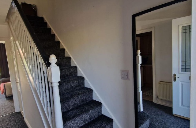Housesleeps5-garden-parking-familyfriendly
