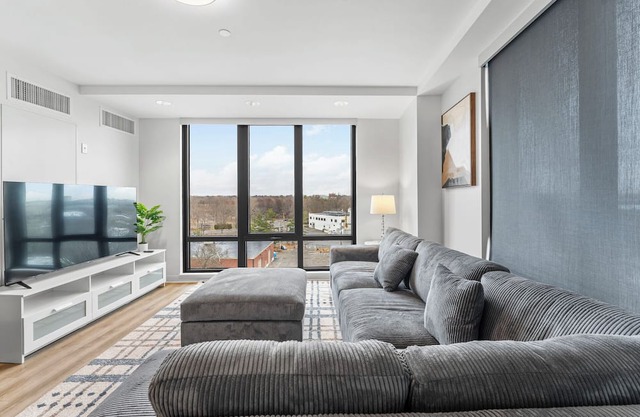 Luxury 2bd/2ba near Harvard 2390