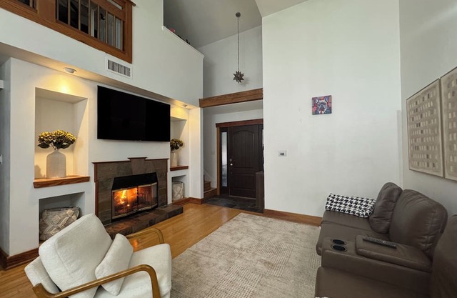 Spacious 4-bedroom house with WiFi, AC in fantastic Tallahassee